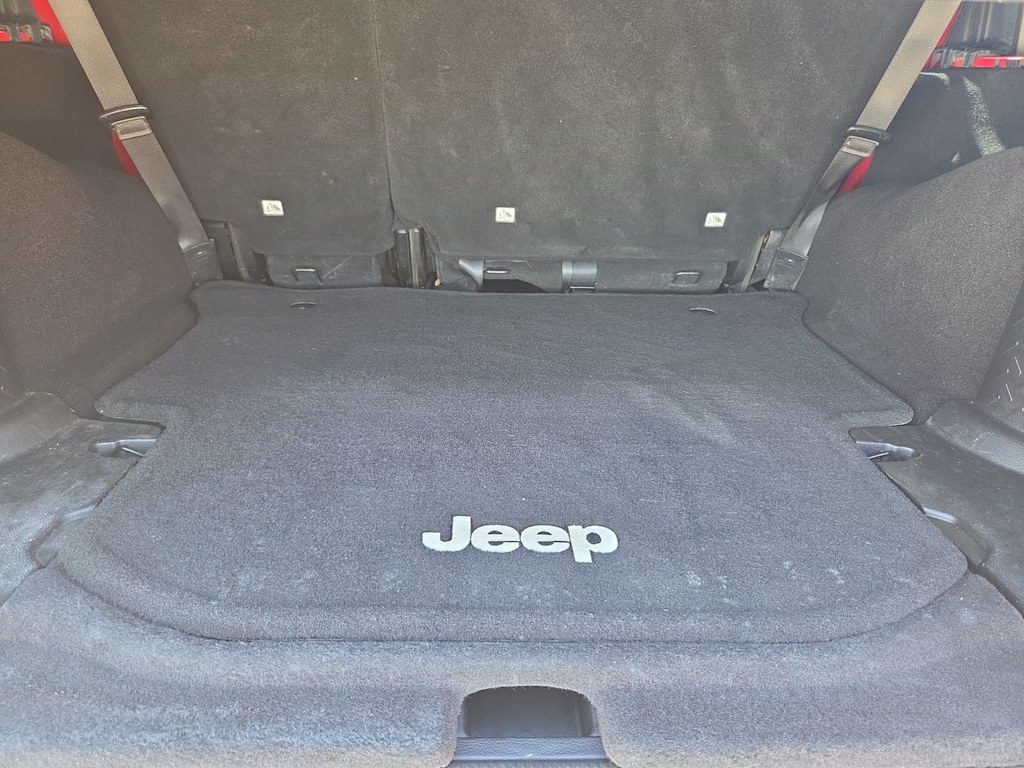 Thumbnail: 2015 Jeep Wrangler - 28