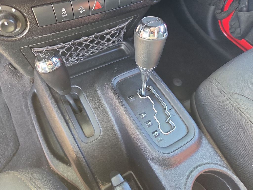 Thumbnail: 2015 Jeep Wrangler - 13
