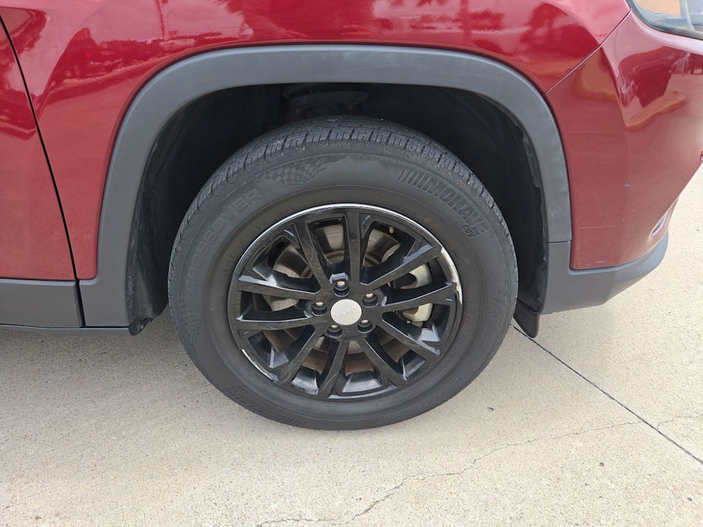 Thumbnail: 2021 Jeep Cherokee - 8