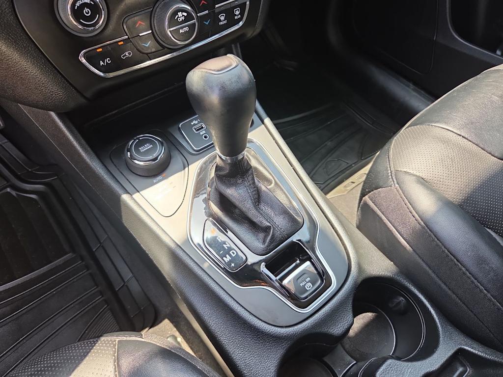 Thumbnail: 2022 Jeep Cherokee - 14
