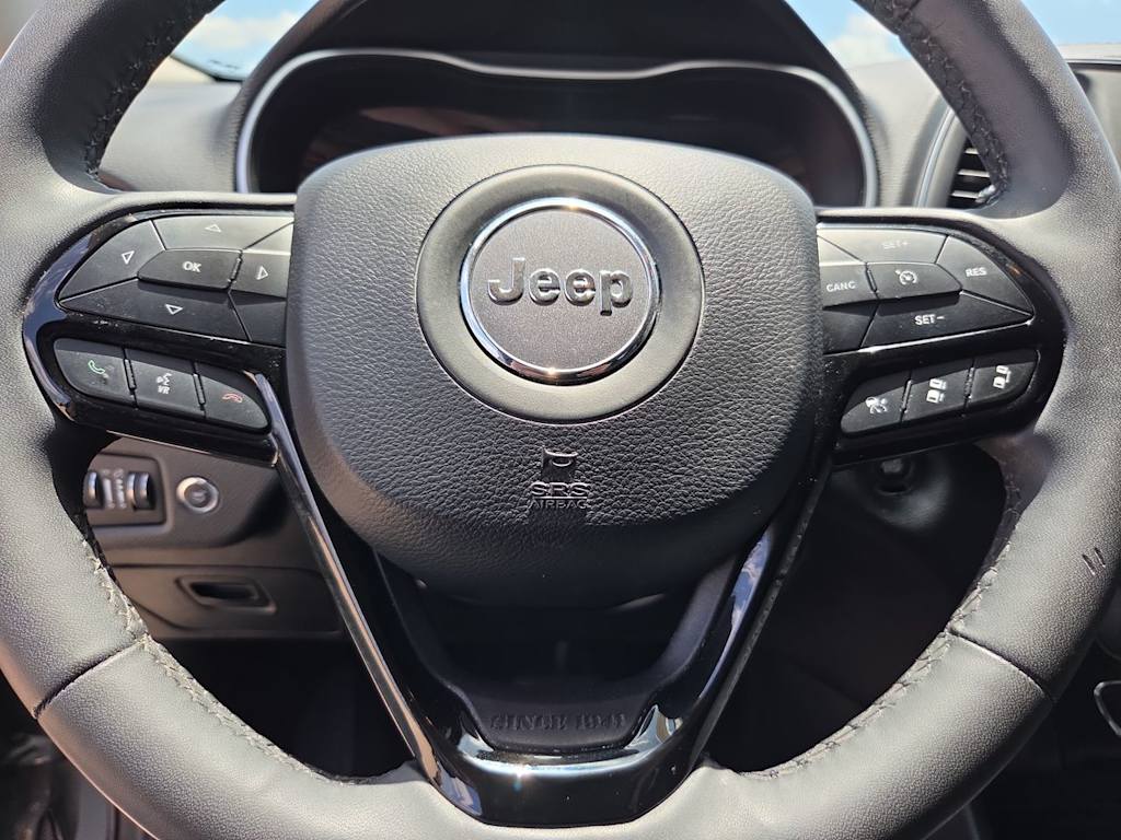 Thumbnail: 2023 Jeep Cherokee - 28