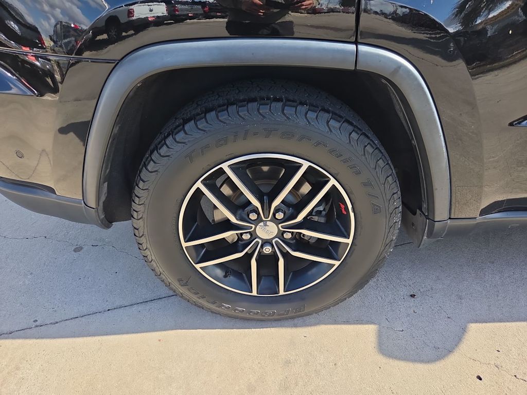 Thumbnail: 2018 Jeep Grand Cherokee - 8
