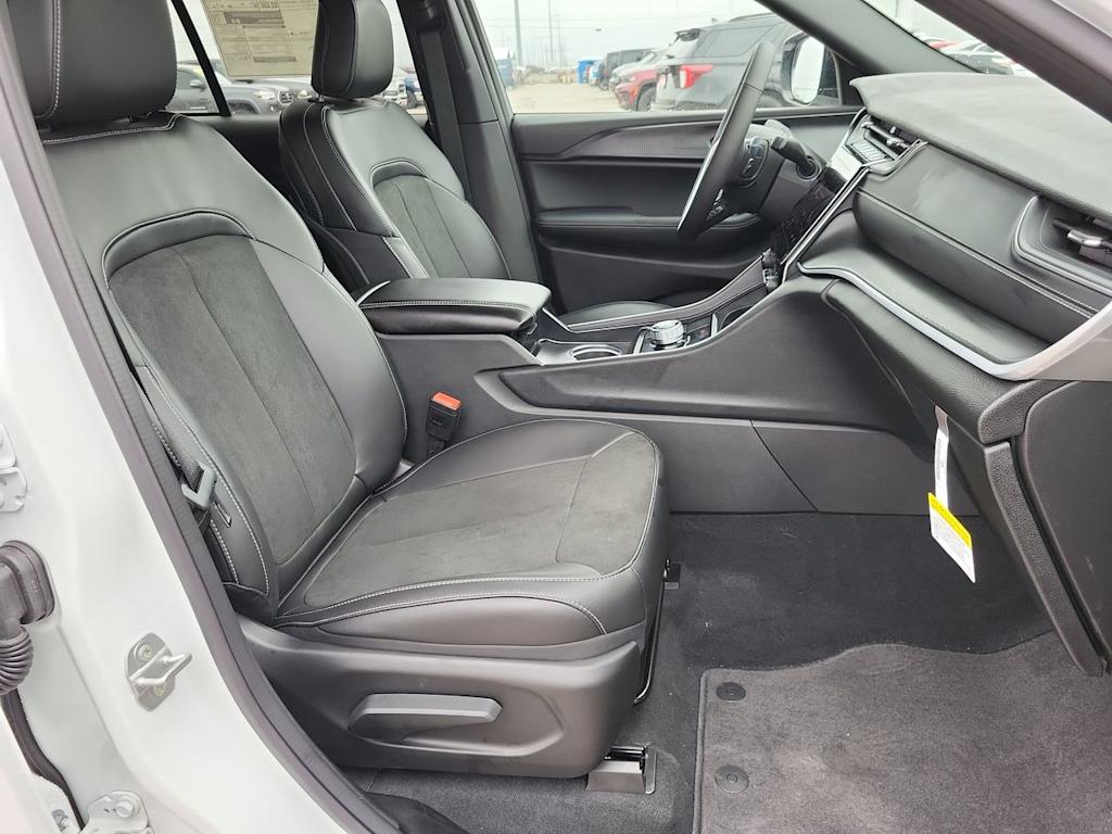 Thumbnail: 2025 Jeep Grand Cherokee - 12