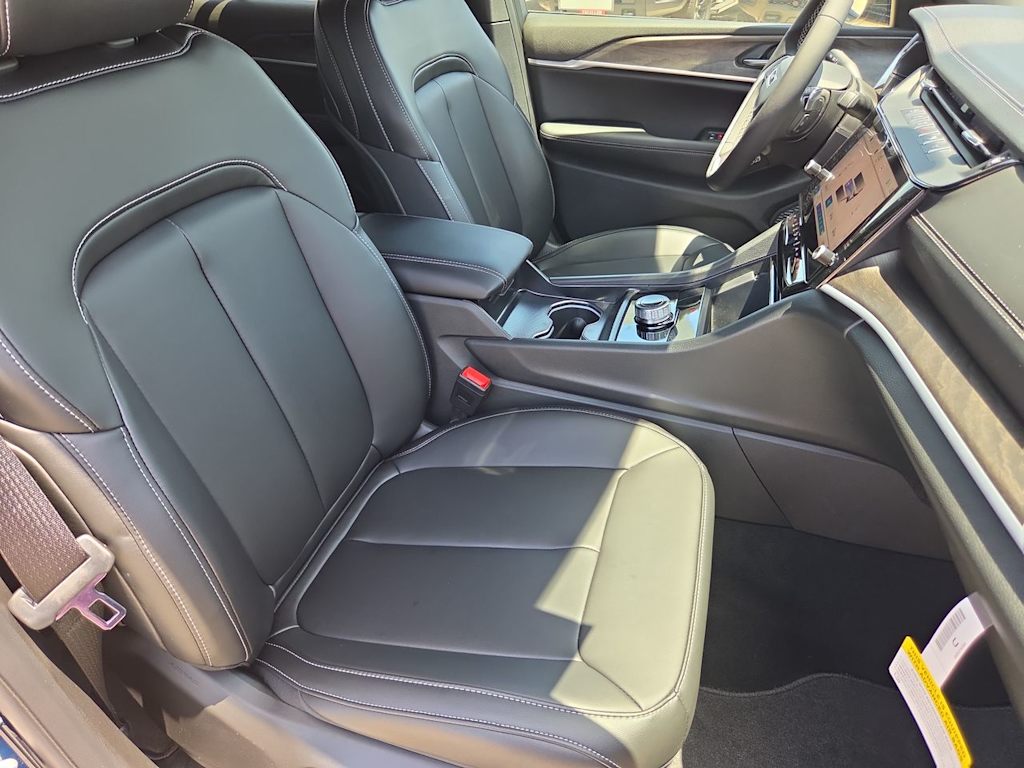 Thumbnail: 2026 Jeep Grand Cherokee - 27