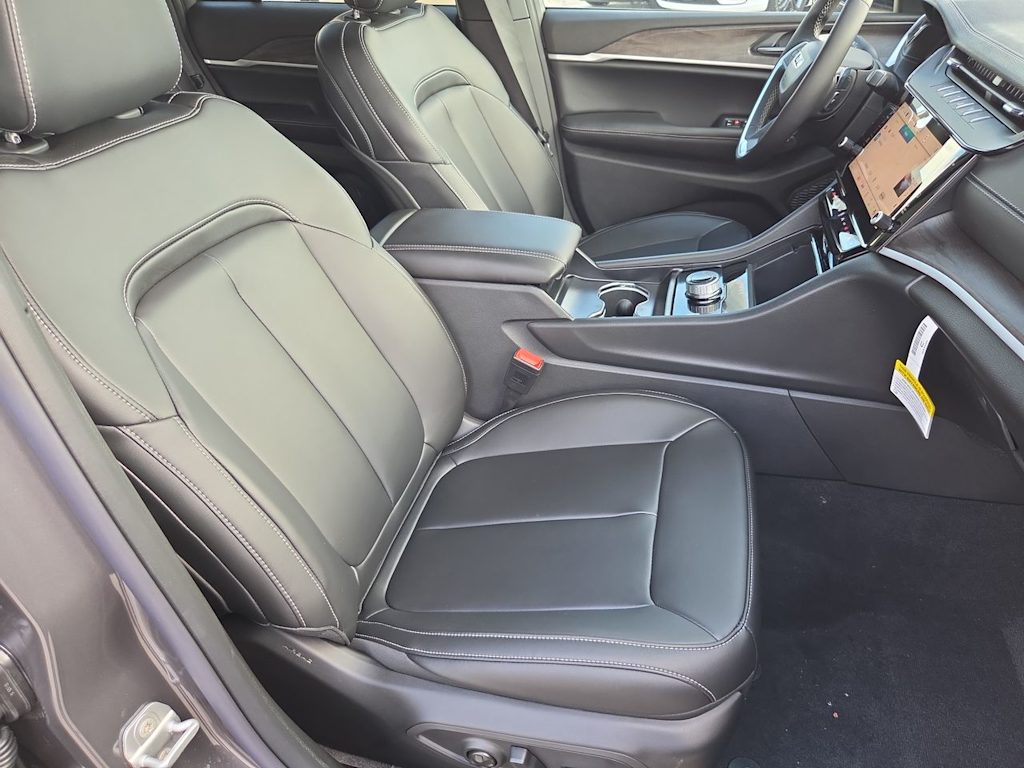 Thumbnail: 2026 Jeep Grand Cherokee - 28