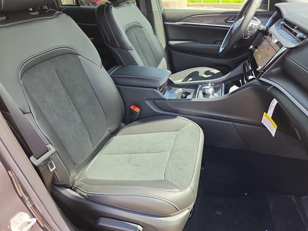 Thumbnail: 2026 Jeep Grand Cherokee - 28