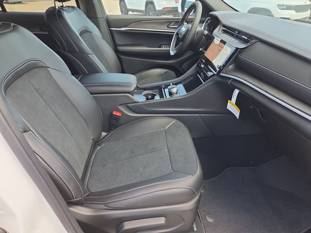 Thumbnail: 2026 Jeep Grand Cherokee - 27