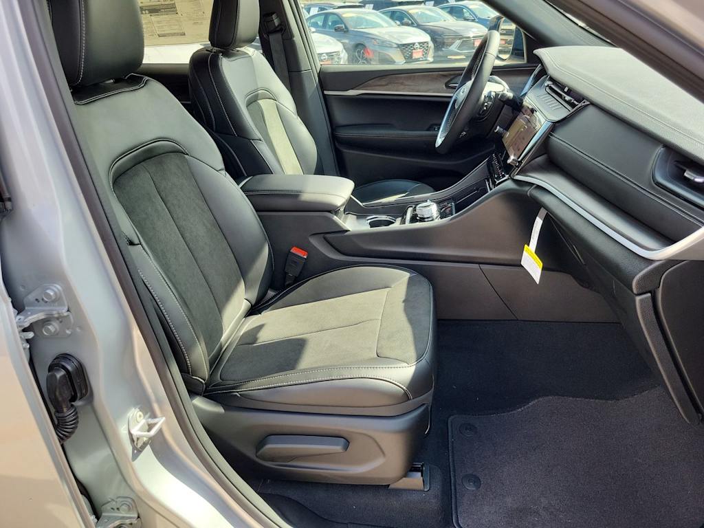 Thumbnail: 2026 Jeep Grand Cherokee - 12