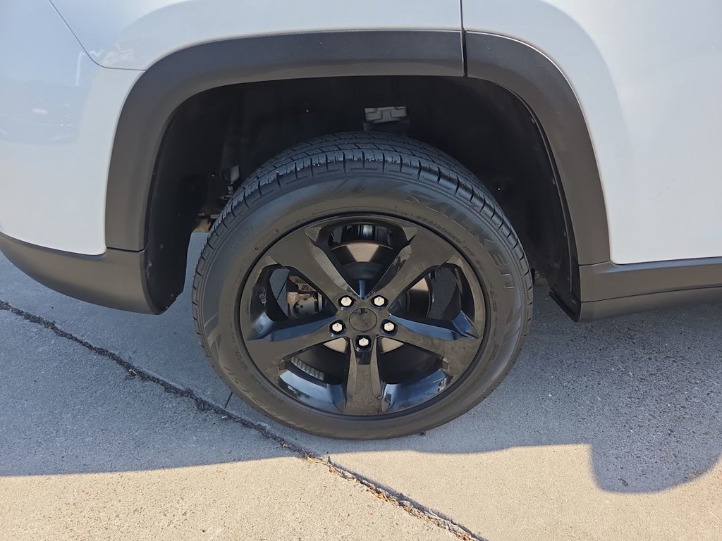 Thumbnail: 2023 Jeep Grand Cherokee - 8