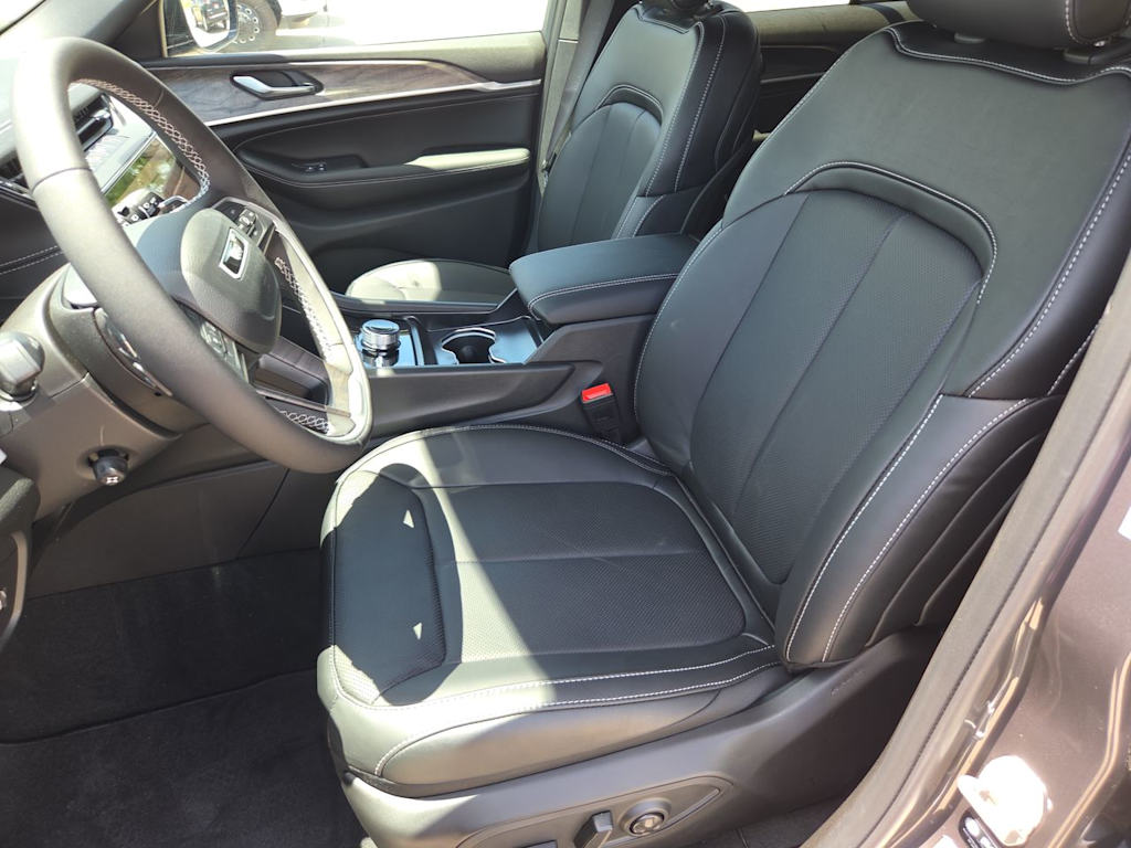 Thumbnail: 2026 Jeep Grand Cherokee - 12
