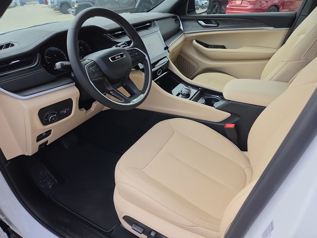 Thumbnail: 2026 Jeep Grand Cherokee - 10