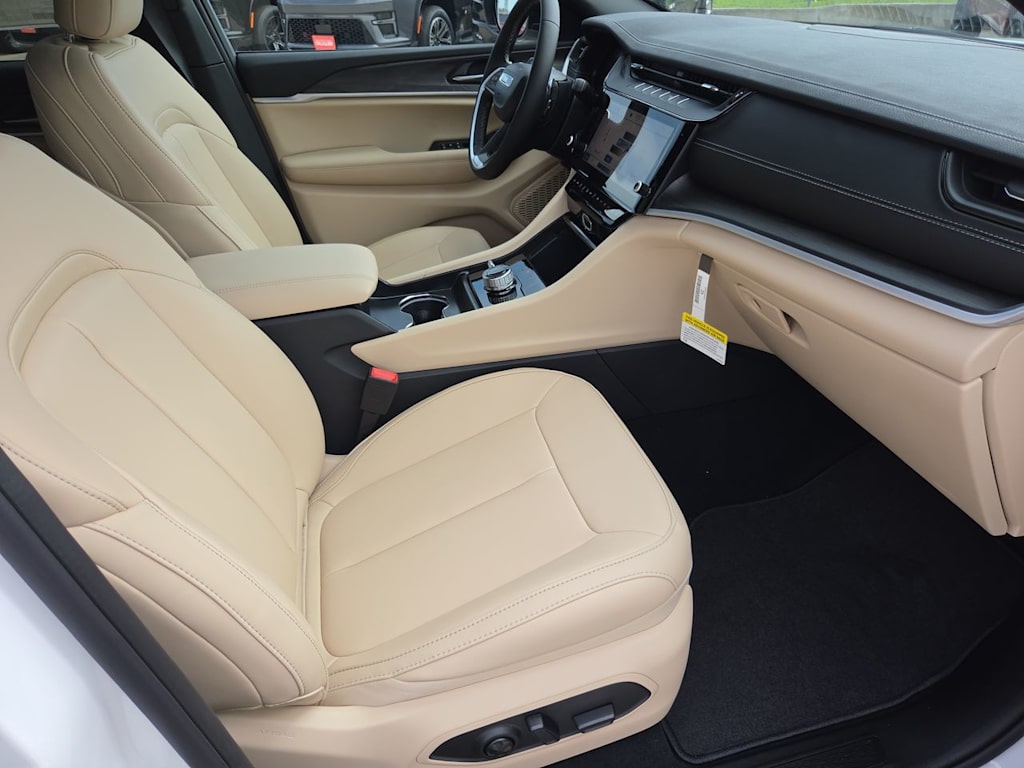 Thumbnail: 2026 Jeep Grand Cherokee - 27
