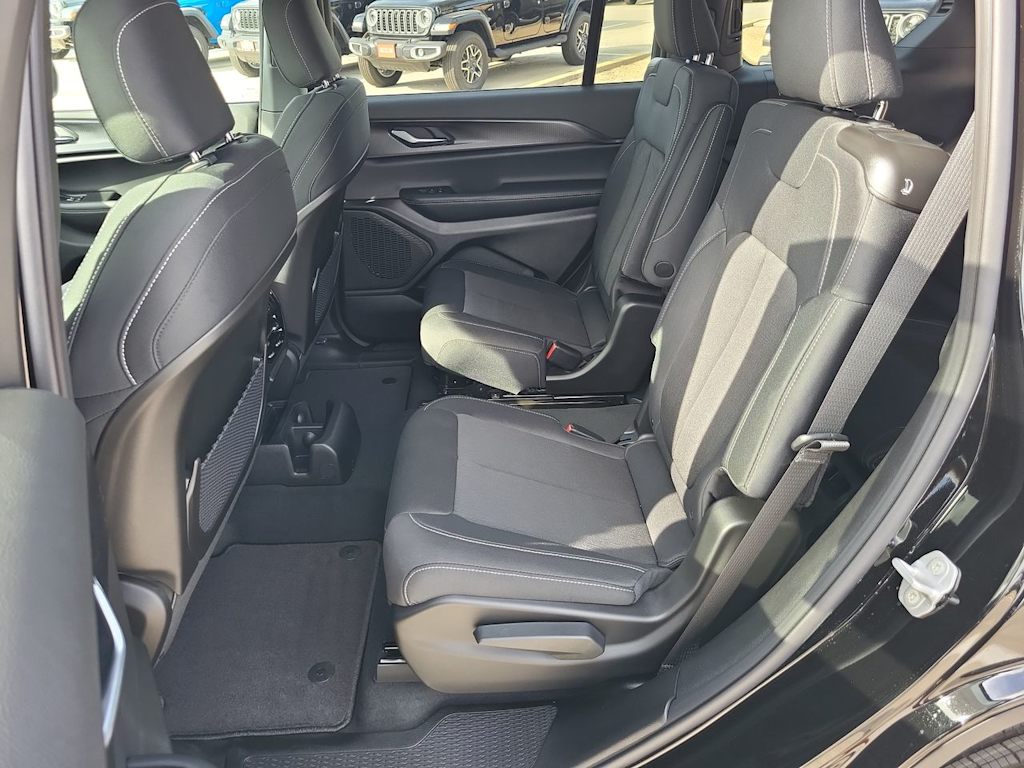 Thumbnail: 2026 Jeep Grand Cherokee L - 29