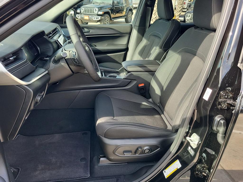 Thumbnail: 2026 Jeep Grand Cherokee L - 11