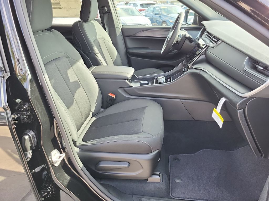 Thumbnail: 2026 Jeep Grand Cherokee L - 12