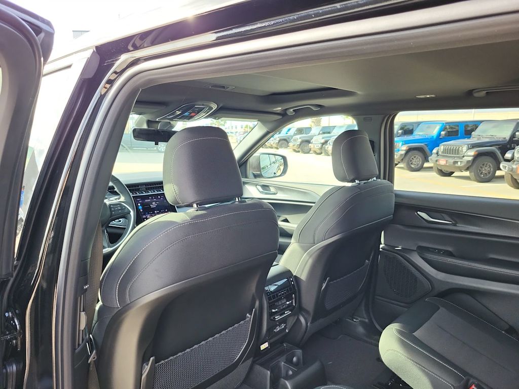 Thumbnail: 2026 Jeep Grand Cherokee L - 13