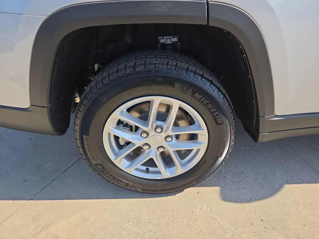 Thumbnail: 2026 Jeep Grand Cherokee L - 8