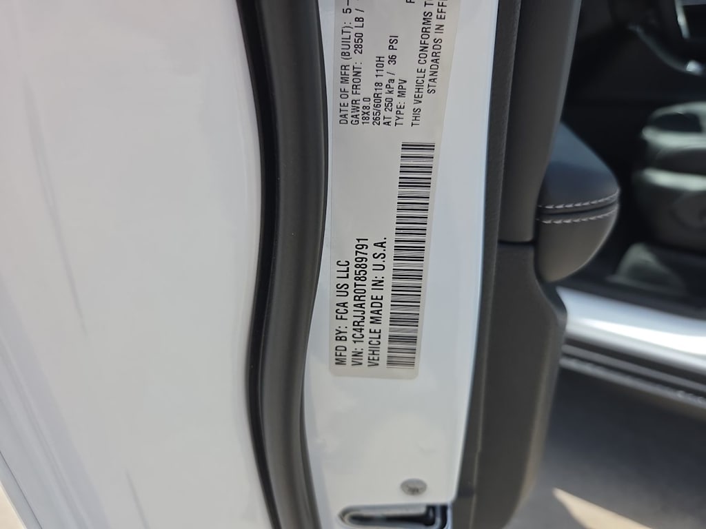Thumbnail: 2026 Jeep Grand Cherokee L - 16