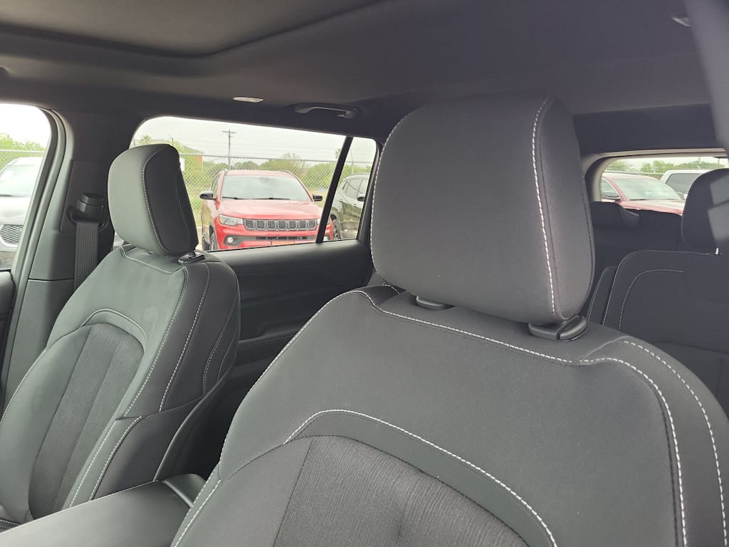 Thumbnail: 2026 Jeep Grand Cherokee L - 25