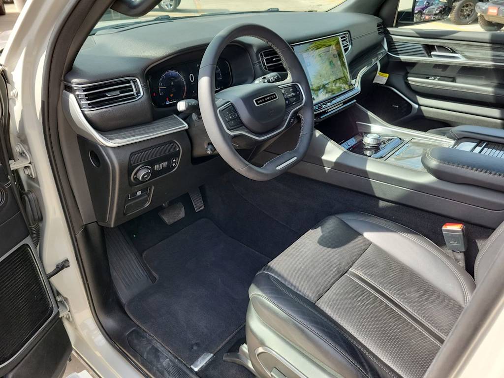 Thumbnail: 2022 Jeep Wagoneer - 2