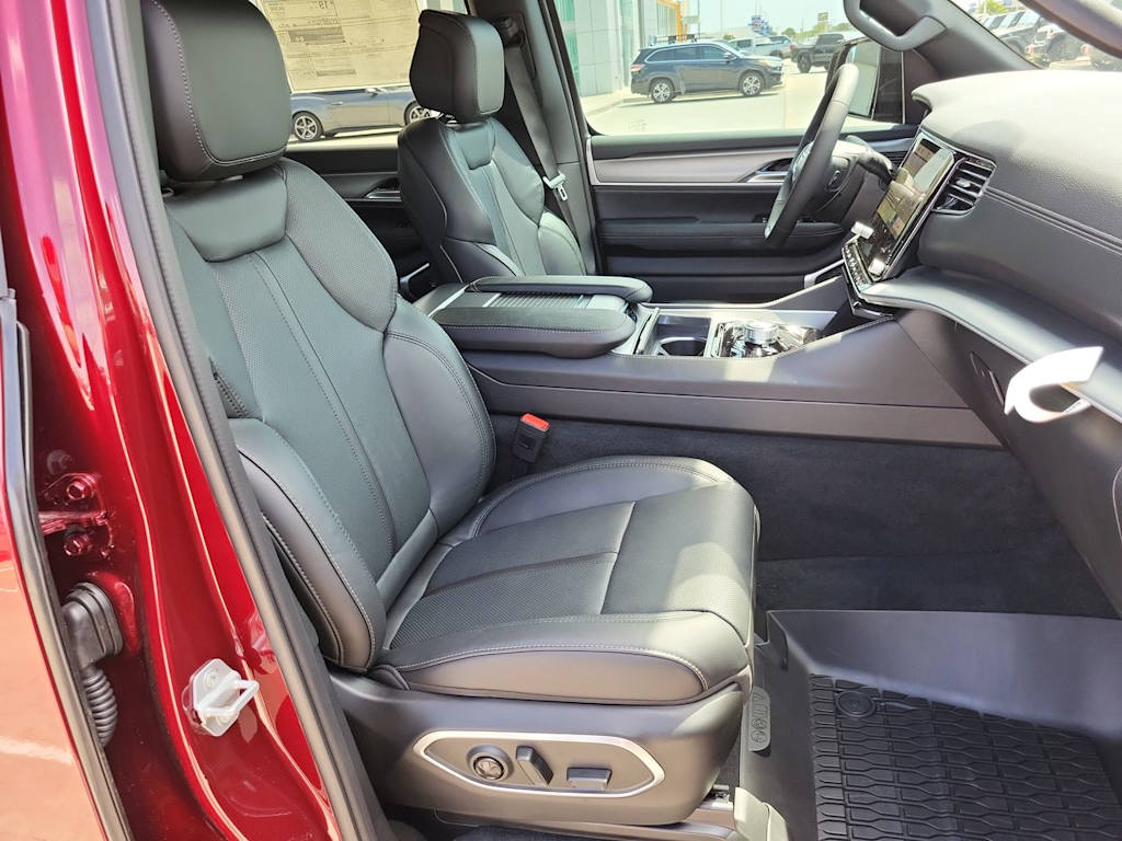 Thumbnail: 2026 Jeep Grand Wagoneer - 12