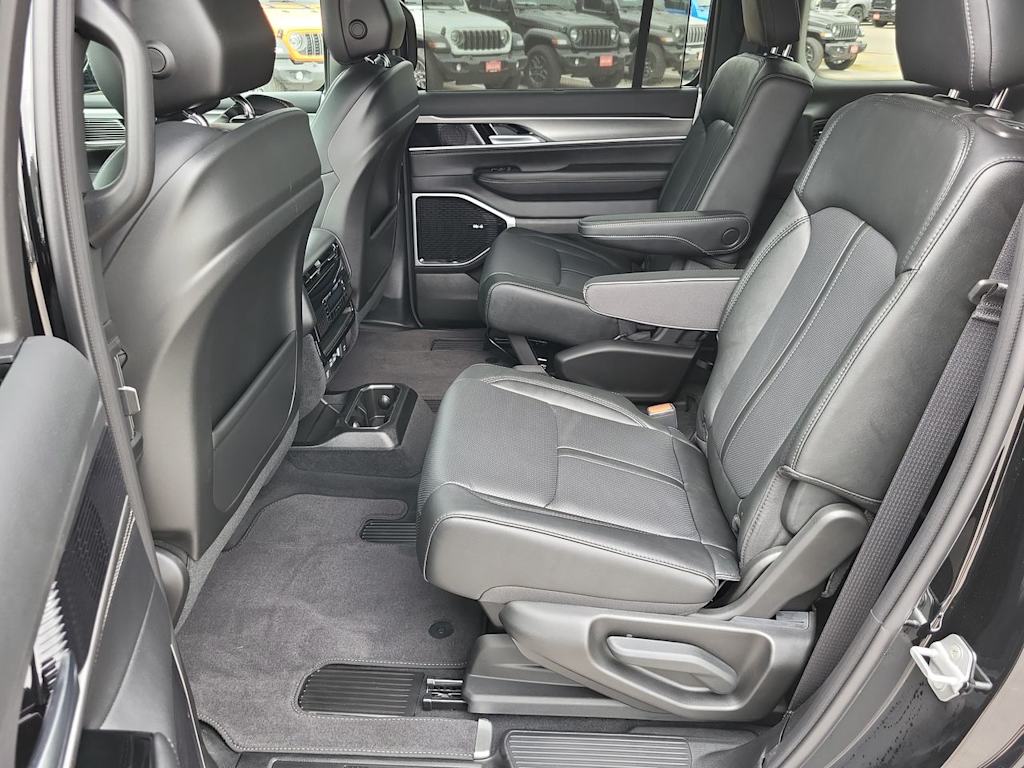 Thumbnail: 2026 Jeep Grand Wagoneer - 29