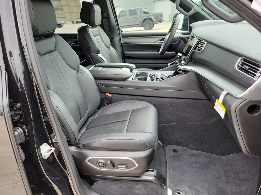 Thumbnail: 2026 Jeep Grand Wagoneer - 12