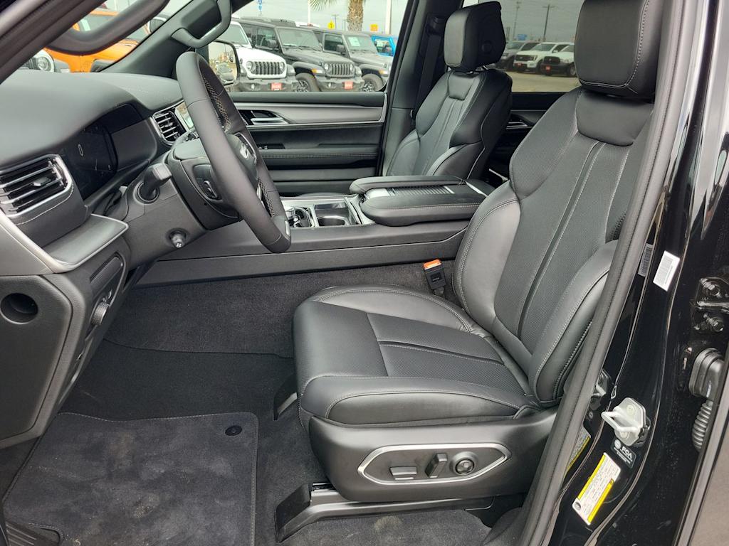 Thumbnail: 2026 Jeep Grand Wagoneer - 11