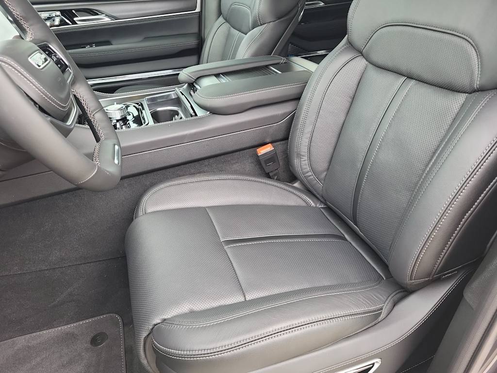 Thumbnail: 2026 Jeep Grand Wagoneer - 11