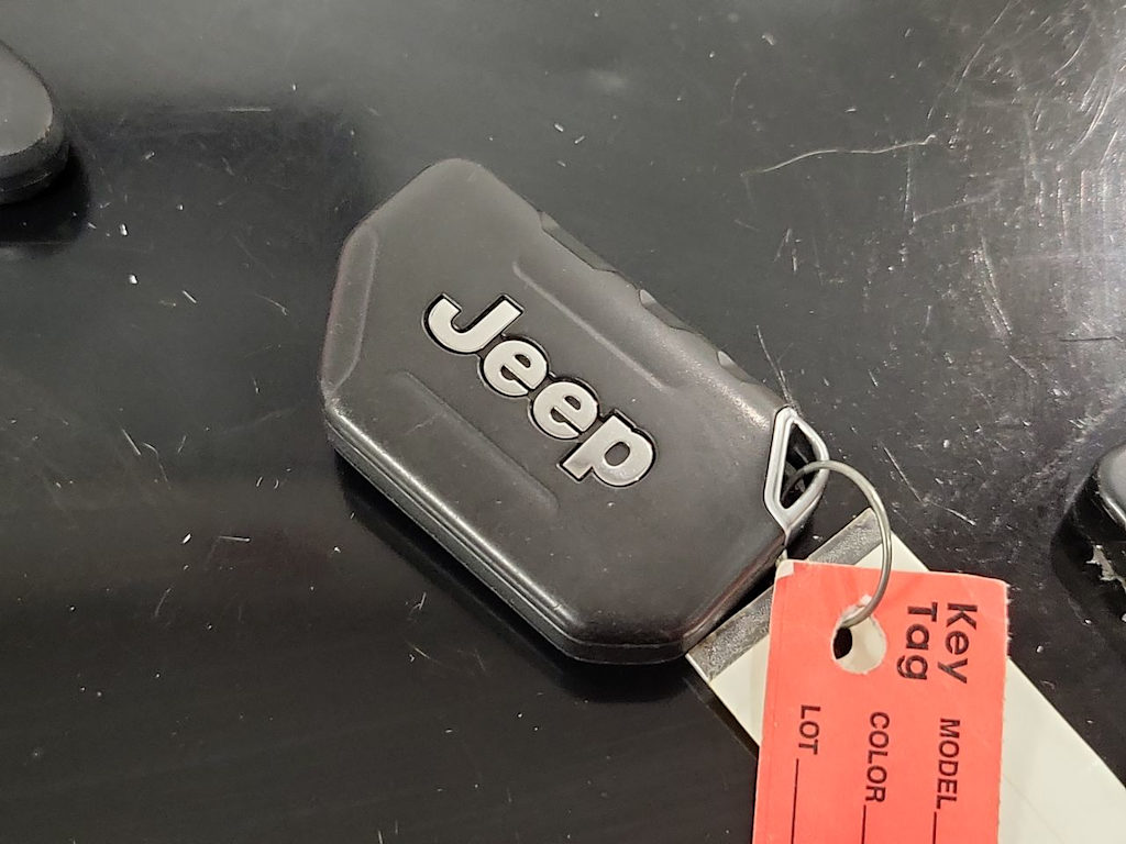 Thumbnail: 2023 Jeep Gladiator - 19