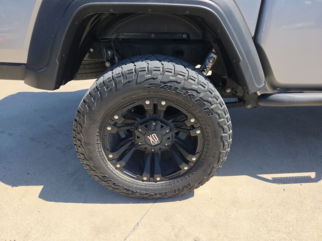 Thumbnail: 2020 Jeep Gladiator - 8