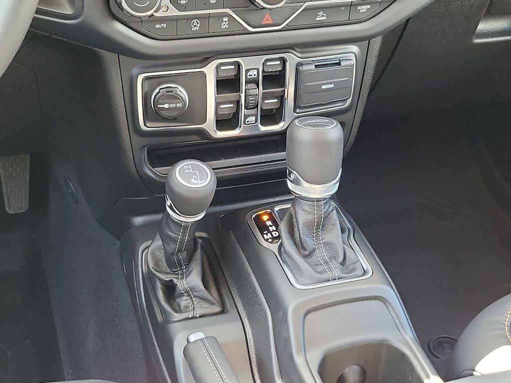 Thumbnail: 2025 Jeep Gladiator - 16