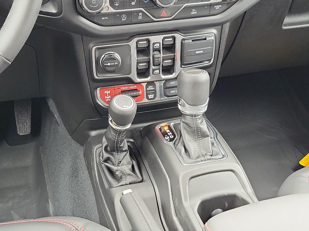 Thumbnail: 2026 Jeep Gladiator - 16