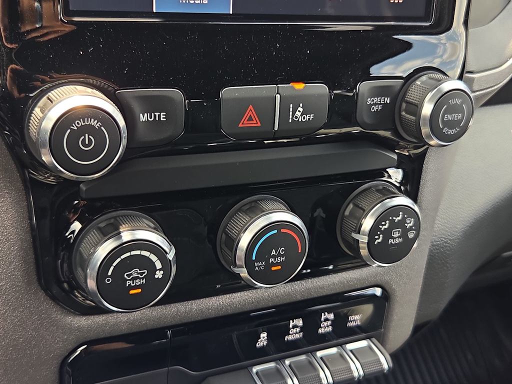 Thumbnail: 2026 RAM 1500 - 32