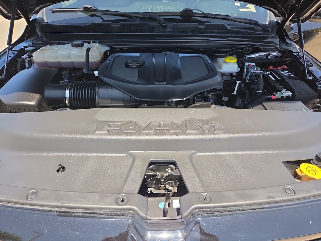 Thumbnail: 2025 RAM 1500 - 9