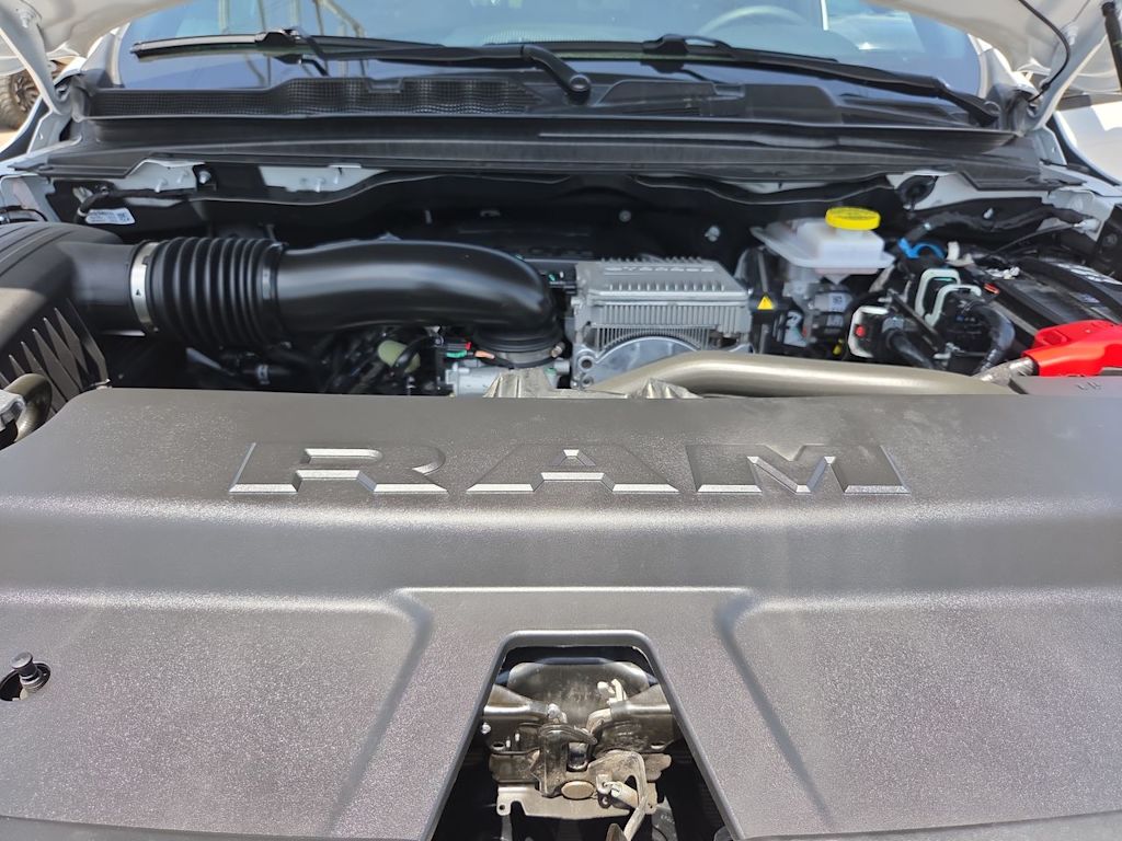 Thumbnail: 2026 RAM 1500 - 9