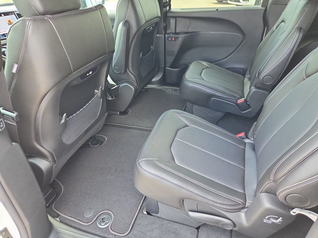 Thumbnail: 2027 Chrysler Pacifica - 13