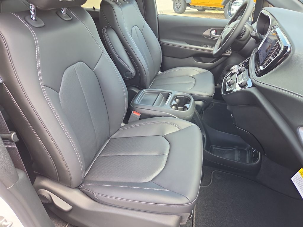 Thumbnail: 2027 Chrysler Pacifica - 26