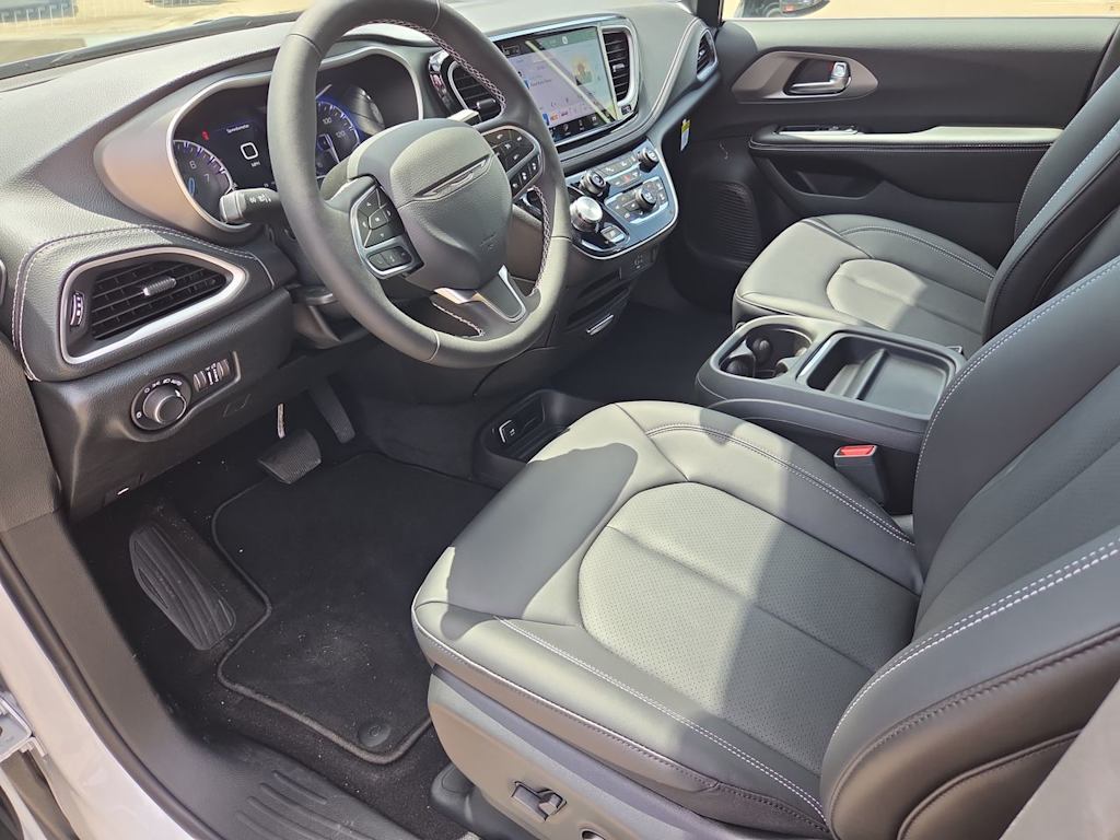 Thumbnail: 2027 Chrysler Pacifica - 11