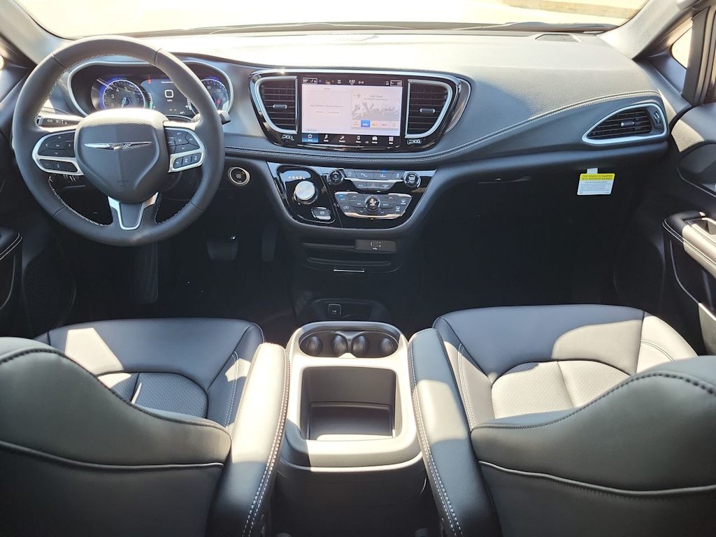 Thumbnail: 2026 Chrysler Pacifica - 10