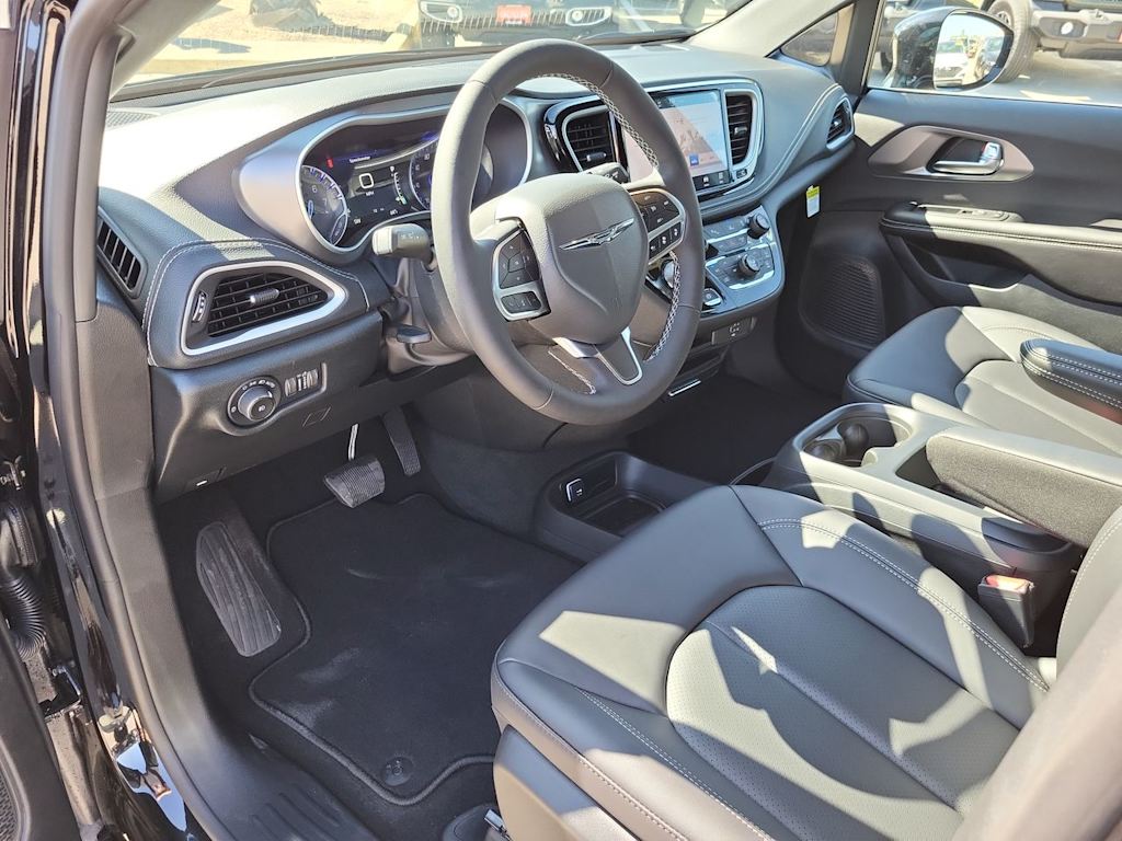 Thumbnail: 2026 Chrysler Pacifica - 2