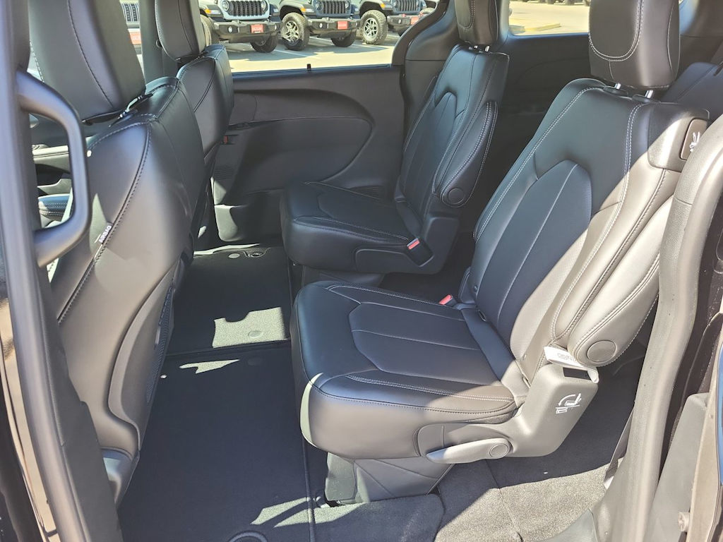 Thumbnail: 2026 Chrysler Pacifica - 28