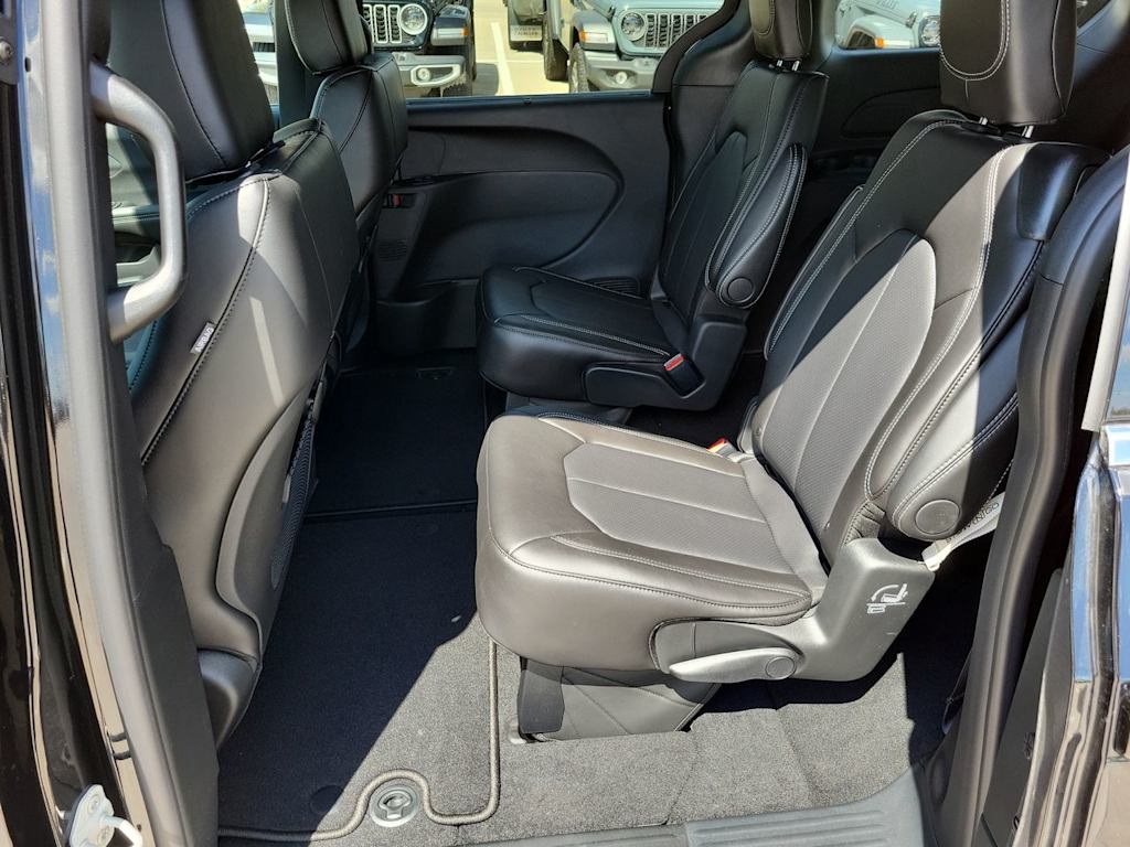 Thumbnail: 2026 Chrysler Pacifica - 28