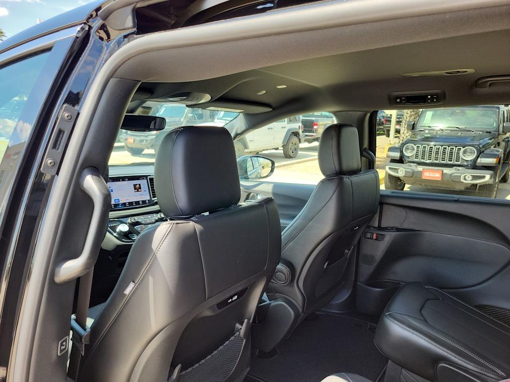 Thumbnail: 2026 Chrysler Pacifica - 13