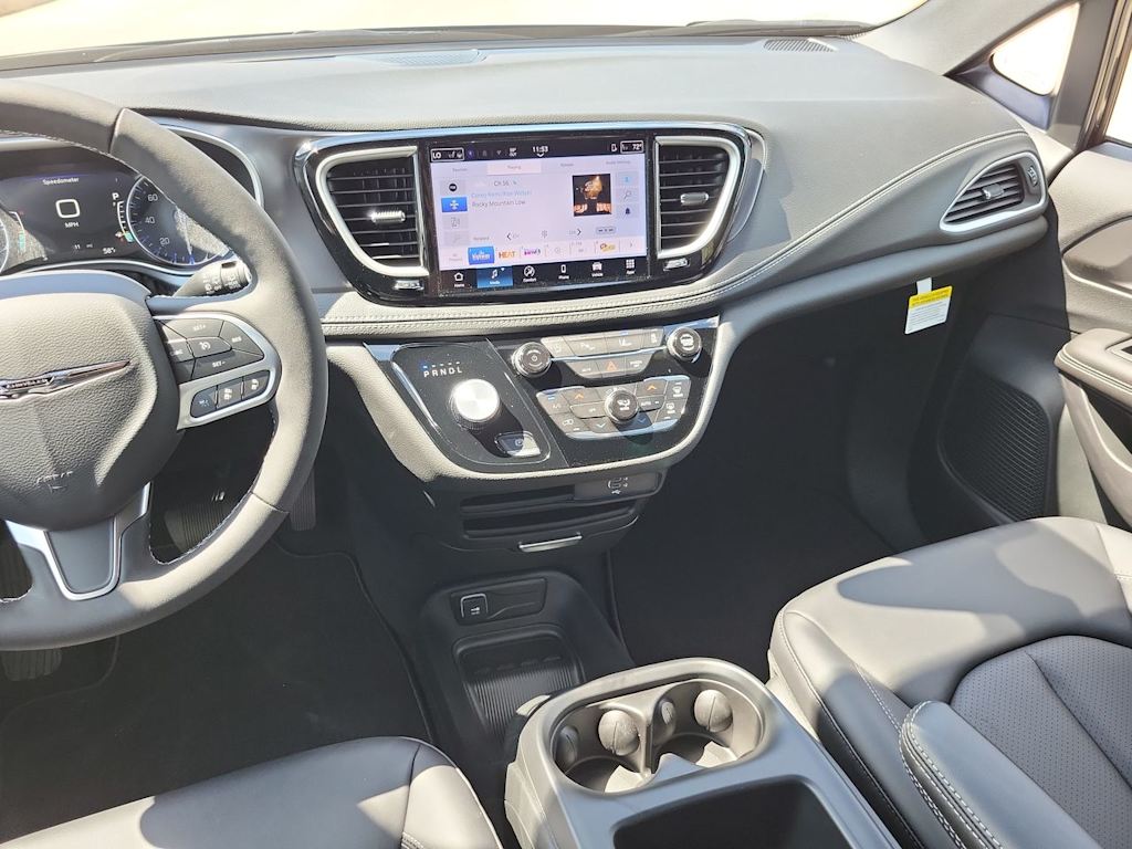 Thumbnail: 2026 Chrysler Pacifica - 15