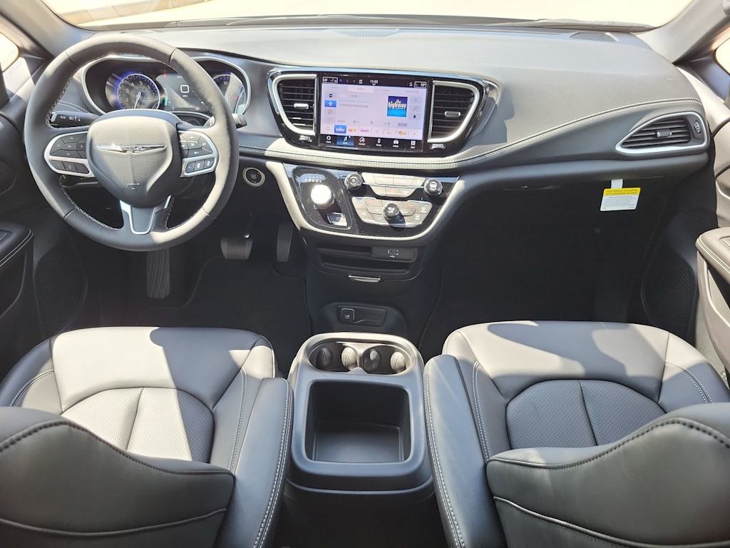 Thumbnail: 2026 Chrysler Pacifica - 10