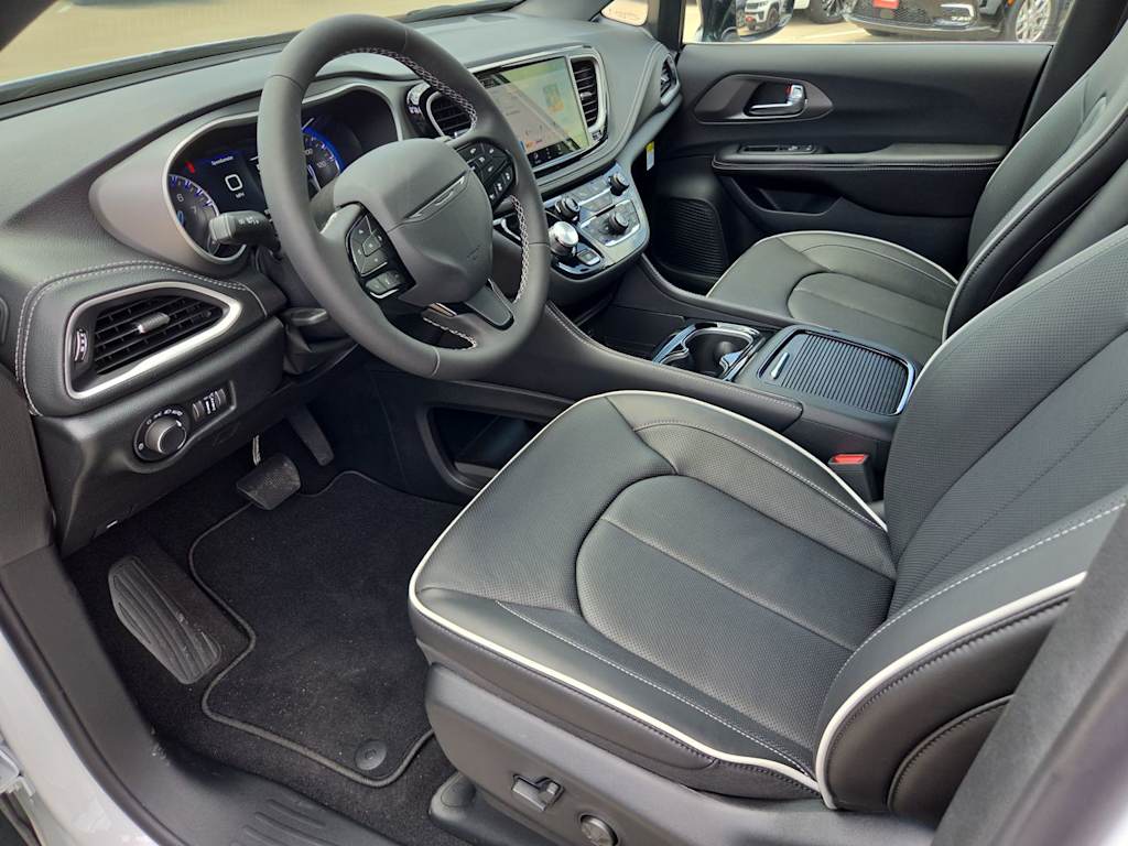 Thumbnail: 2027 Chrysler Pacifica - 11