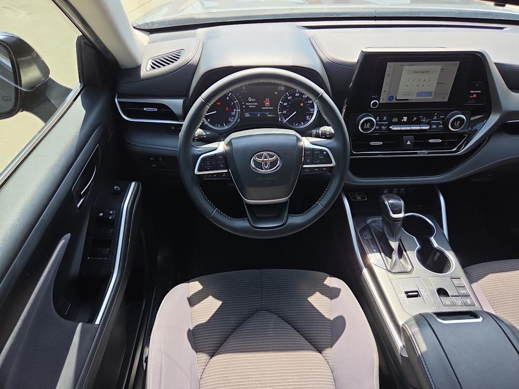 Thumbnail: 2023 Toyota Highlander - 9