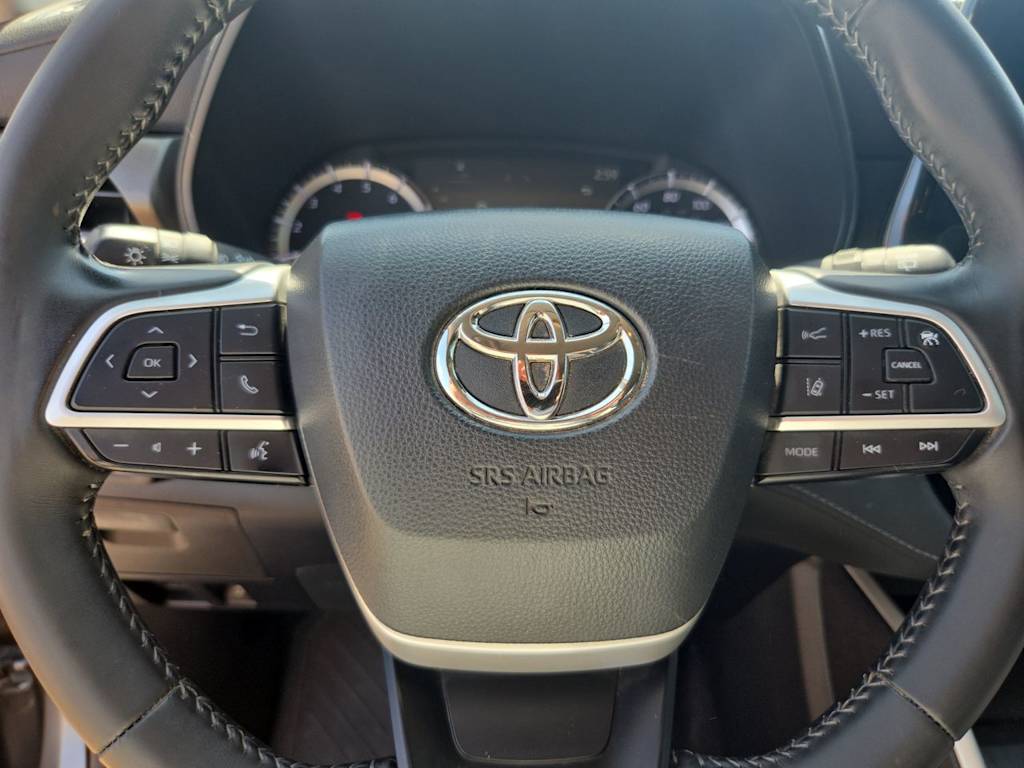 Thumbnail: 2023 Toyota Highlander - 28