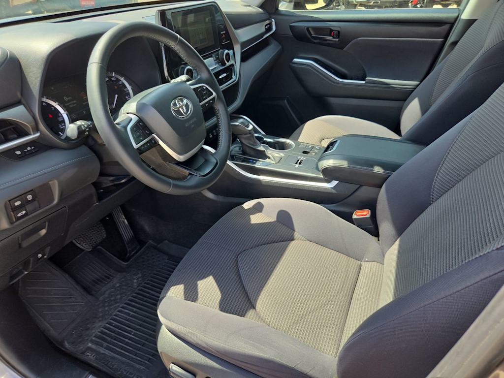 Thumbnail: 2023 Toyota Highlander - 10